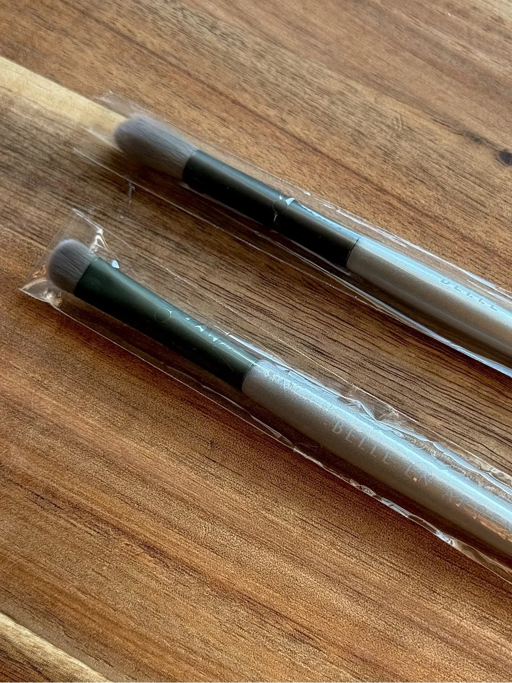 belle en argent eyeshadow brush duo
